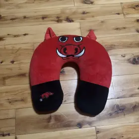 Mascot Wear 843098106090 Arkansas Razorbacks Travel Memory Foam Neck Pillow By