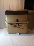 Vintage Cooler And Dry.gott Hunters With Ice Pack. Fixed Price $49.99.